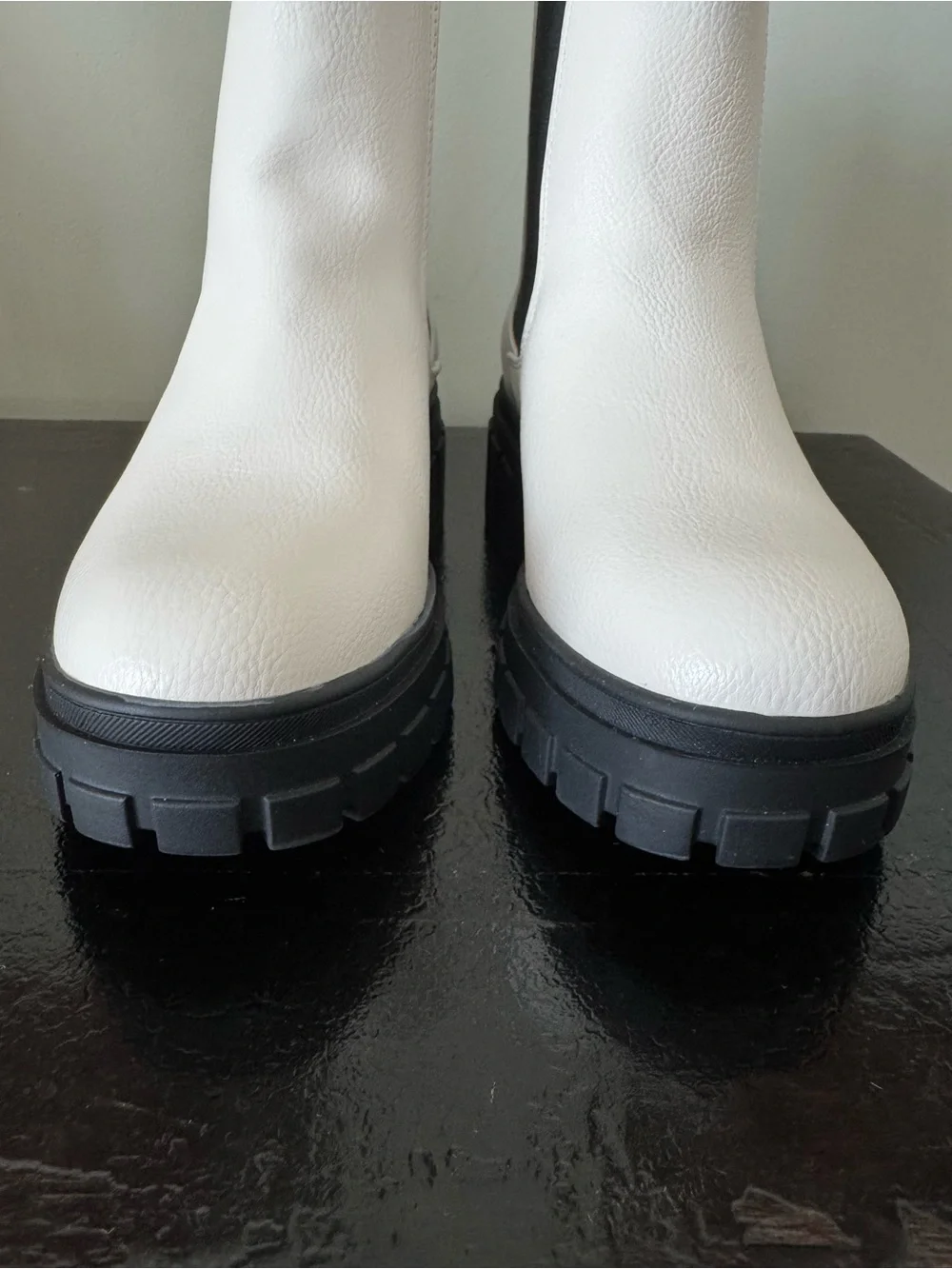 Cupcake Couture Girls Teagan Chelsea Boot Sz 2 NWOT